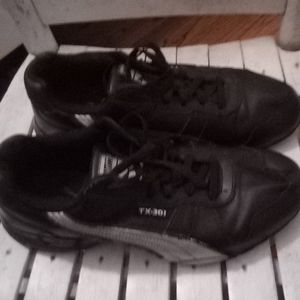 Puma TX 301 black tennis shoes